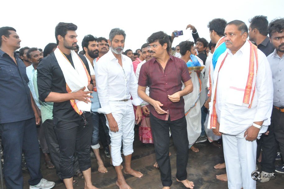 Jaya-Janaki-Nayaka-Movie-Vijayotsava-Veduka-At-Hamsala-Deevi